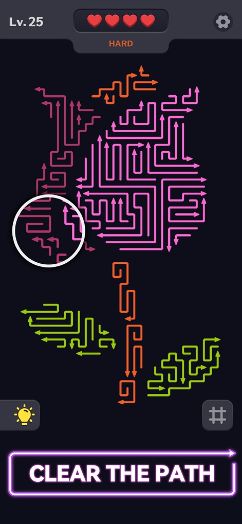 Arrow Madness: Tap Arrows Away - La imagen revela un intrincado puzzle donde las flechas se unen para formar una figura de rosa, presentando segmentos de varios colores como rosa, naranja y verde que guían la estrategia del jugador.