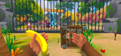 Zoo Monkey Life Simulator - 사용자는 커다란 노란 바나나를 손에 들고 게임 속 동물원 환경을 탐험하며, 나무 우리 안에 있는 작은 원숭이에게 다가갈 수 있습니다.