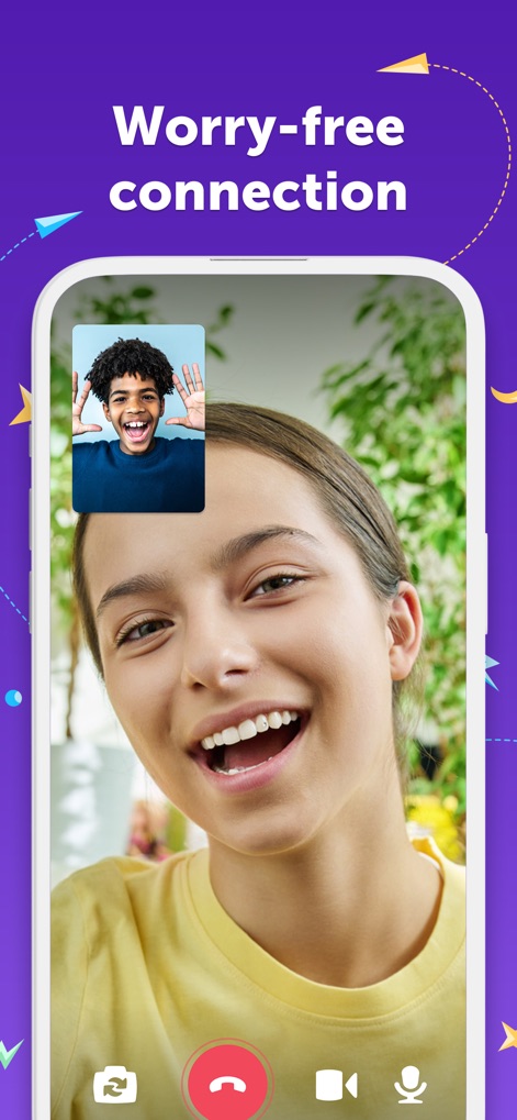 Kinzoo: Fun All-Ages Messenger - A interface de chamada de vídeo permite que os usuários se conectem facilmente, com controles visíveis para gerenciar a câmera e o microfone.