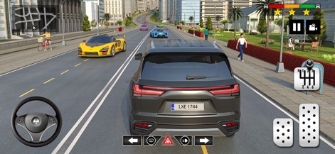 Real Car Driving School Games - Los usuarios experimentan la dinámica urbana con un SUV negro navegando por el bullicioso tráfico de la ciudad, interactuando con diversos tipos de vehículos como autos deportivos y sedanes que dan vida al entorno.