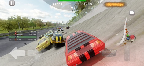 Derby Madness - Witness the thrill of real-time simulated car deformations and spectacular pile-ups on the app's diverse racing tracks.