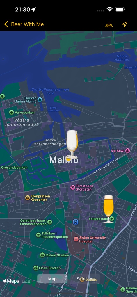 Beer With Me - Gli utenti possono esplorare una mappa dettagliata che mostra la loro posizione attuale e le icone delle bevande che segnalano gli amici già al pub o che hanno effettuato il check-in, facilitando gli incontri spontanei.