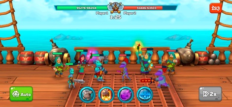 Hustle Castle・Medieval Kingdom - Engagez-vous dans des confrontations stratégiques sur un pont de navire, où les joueurs peuvent activer l'option de combat automatique et surveiller les barres de vie des combattants.