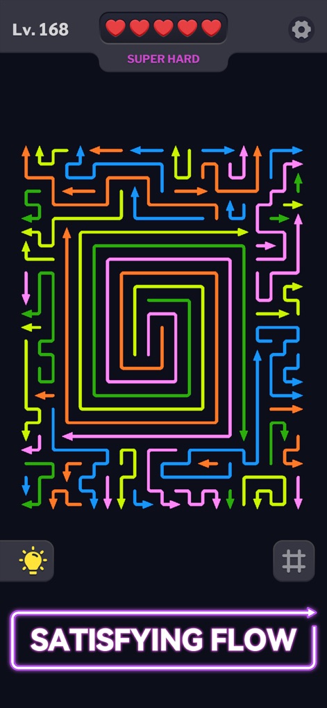 Arrow Madness: Tap Arrows Away - Esta vista muestra un nivel de dificultad 'SUPER HARD' con una espiral central compleja, subrayando la experiencia de un flujo de juego satisfactorio al desenredar la densa cuadrícula de flechas multicolores.