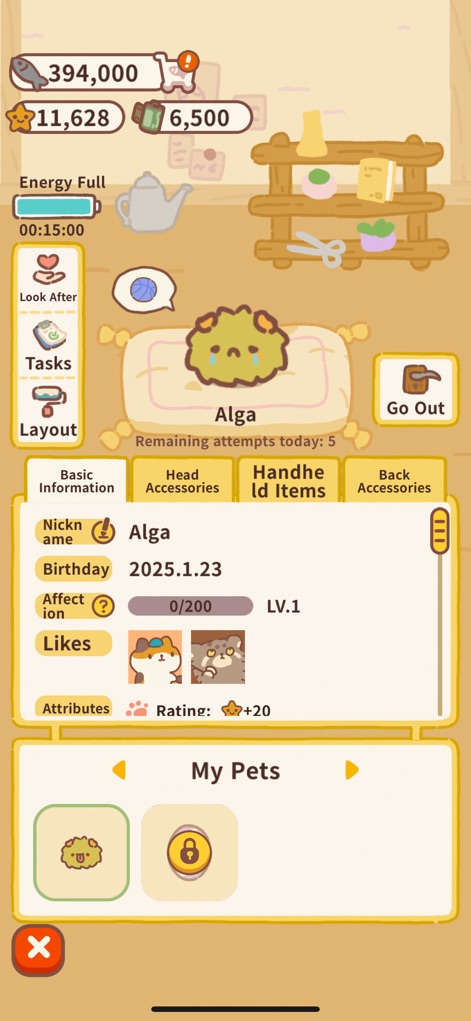 animal restaurant - Delve into the pet management system, displaying detailed pet profiles like Alga's affection level and options for customizing accessories.
