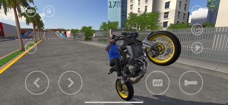 MX Grau RamoSoft - Questo screenshot mette in mostra la capacità dell'app di eseguire un 'grau' (impennata) realistico, con il pilota che controlla agilmente la moto sulle strade della città.