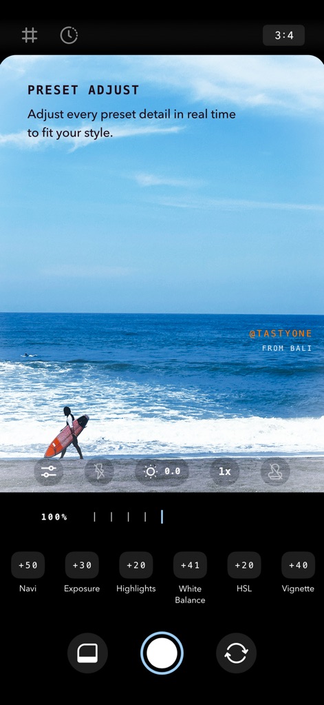 Retrica: Vintage Camera Studio - Gli utenti possono affinare ogni dettaglio dei preset in tempo reale con lo strumento "Preset Adjust", modificando parametri specifici come il "White Balance" e la "Vignette" per ottenere il look desiderato.