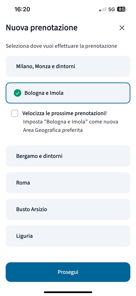 My Santagostino - 新しい予約を作成するためのこの画面では、ユーザーは予約を行う地域をリストから選択できます。特に「Bologna e Imola」が選択されており、次回以降の予約を迅速化するための優先地域設定オプションも提供されています。