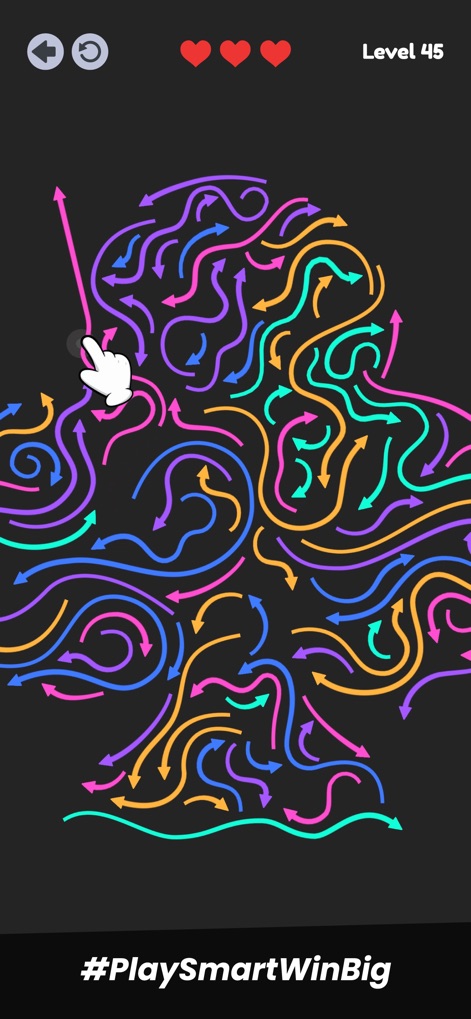 Arrow Fever: Tap Out Puzzle - 이 앱은 손가락으로 가리키는 특정 화살표를 포함한 다양한 색상의 화살표들이 클로버 형태를 이루는 복잡한 도전을 제시합니다.