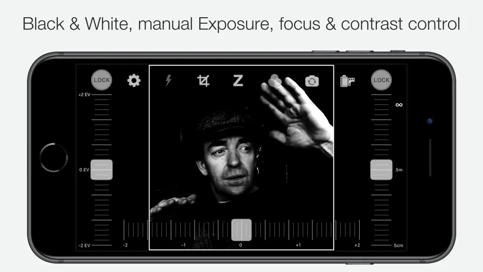 Captura de pantalla de Camera1 - Black & White Camera en iPhone 1