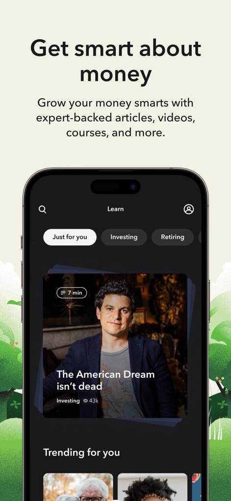 Acorns: Invest For Your Future - 金融教育のための「Learn」セクションでは、記事のサムネイルと専門家による動画コンテンツが学習をサポートします。