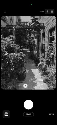 Helio Black&White Film Camera screenshot
