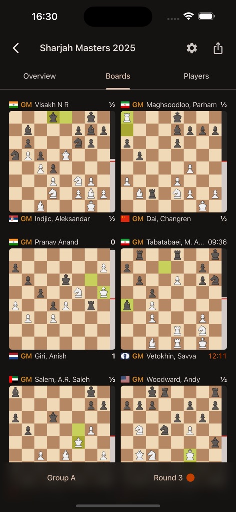 Lichess - Cet outil permet d'observer simultanément plusieurs échiquiers d'un tournoi majeur comme le 'Sharjah Masters 2025', affichant les 'positions actuelles' et les 'scores des joueurs'.