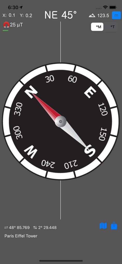 Compass & GPS - Esta captura de tela destaca a interface principal da bússola clássica com uma agulha vermelha vibrante e a exibição clara da altitude GPS e da força do campo magnético, fornecendo dados essenciais para orientação.