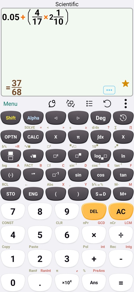 Scientific Calculator fx-991 - La aplicación destaca por su capacidad para manejar cálculos fraccionarios complejos, presentando la solución simplificada 37/68, y el diseño de sus botones en un tono blanco nítido para una legibilidad superior.