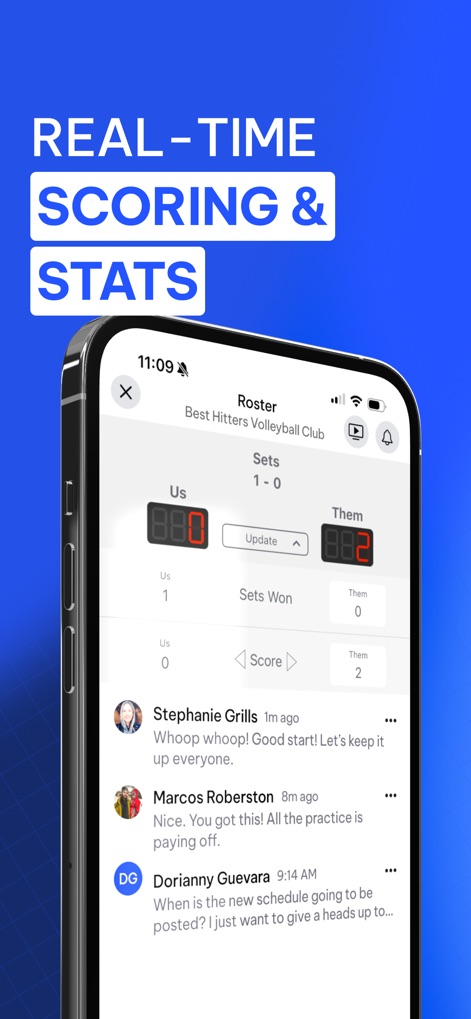 TeamLinkt - Sports Team App - Cet outil intègre un tableau de bord des scores en temps réel pour suivre les matchs, affichant les points par set et les messages de discussion sous l'affichage principal.