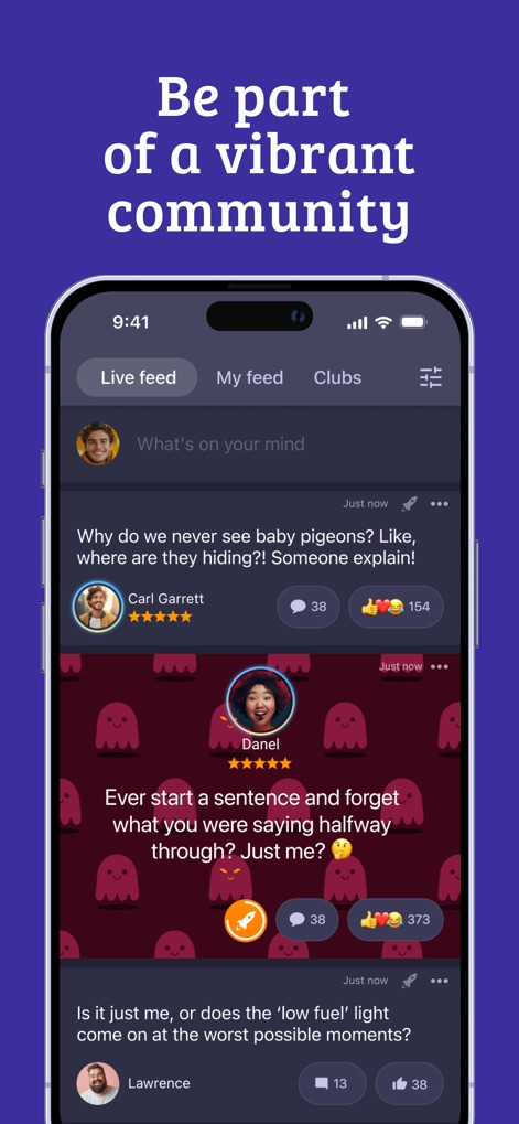 Wakie Chat: Talk with Friends - 사용자는 라이브 피드의 게시물과 다양한 이모티콘 반응을 통해 다른 회원들과 흥미로운 주제를 공유하고 소통할 수 있습니다.