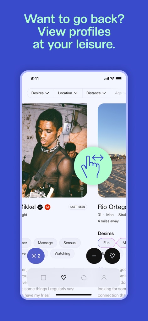 Feeld: Dating for the Curious - La interfaz de la aplicación permite a los usuarios revisar perfiles a su propio ritmo, con un gesto de deslizamiento intuitivo para pasar de 'Mikkel' a 'Rio Ortega', ofreciendo una experiencia de exploración cómoda y sin presiones.