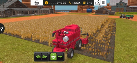 Farming Simulator 18 - Una mietitrebbia rossa è al lavoro nel campo, raccogliendo il grano maturo, con le icone dei controlli che offrono una chiara panoramica delle funzioni disponibili.