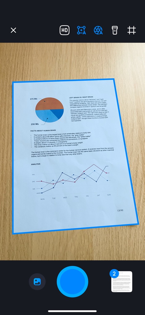PDF Scanner Pro ⊟ - Esta ferramenta oferece uma interface intuitiva para digitalização, destacando a seleção automática da área do documento (o contorno azul) e as opções de qualidade, como o modo HD para resultados nítidos.