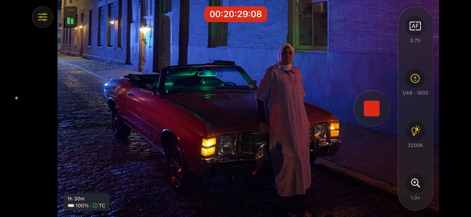 Final Cut Camera - Questo strumento integra un display di timecode "00:20:29:08" per una sincronizzazione perfetta e consente di regolare il bilanciamento del bianco a 3200K per catturare scene notturne con fedeltà cromatica.