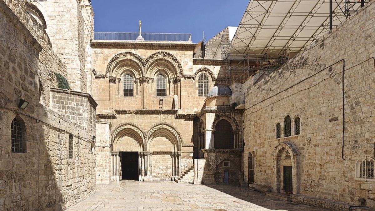 The Church of the Holy Sepulchre - The World's Greatest Churches ...