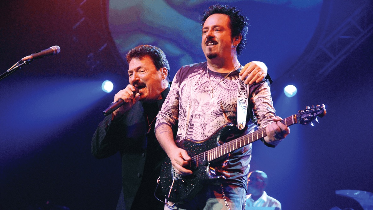 Toto - Falling In Between - Apple TV (UK)