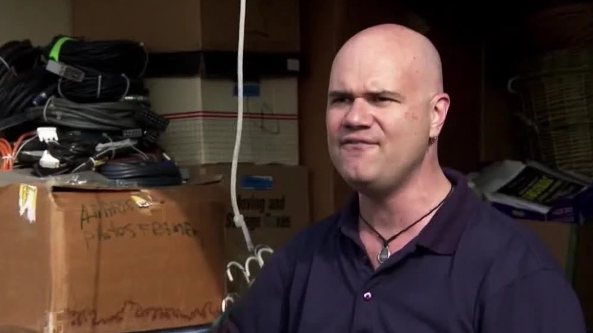 Native Wars Storage Hunters (Season 1, Episode 15) Apple TV