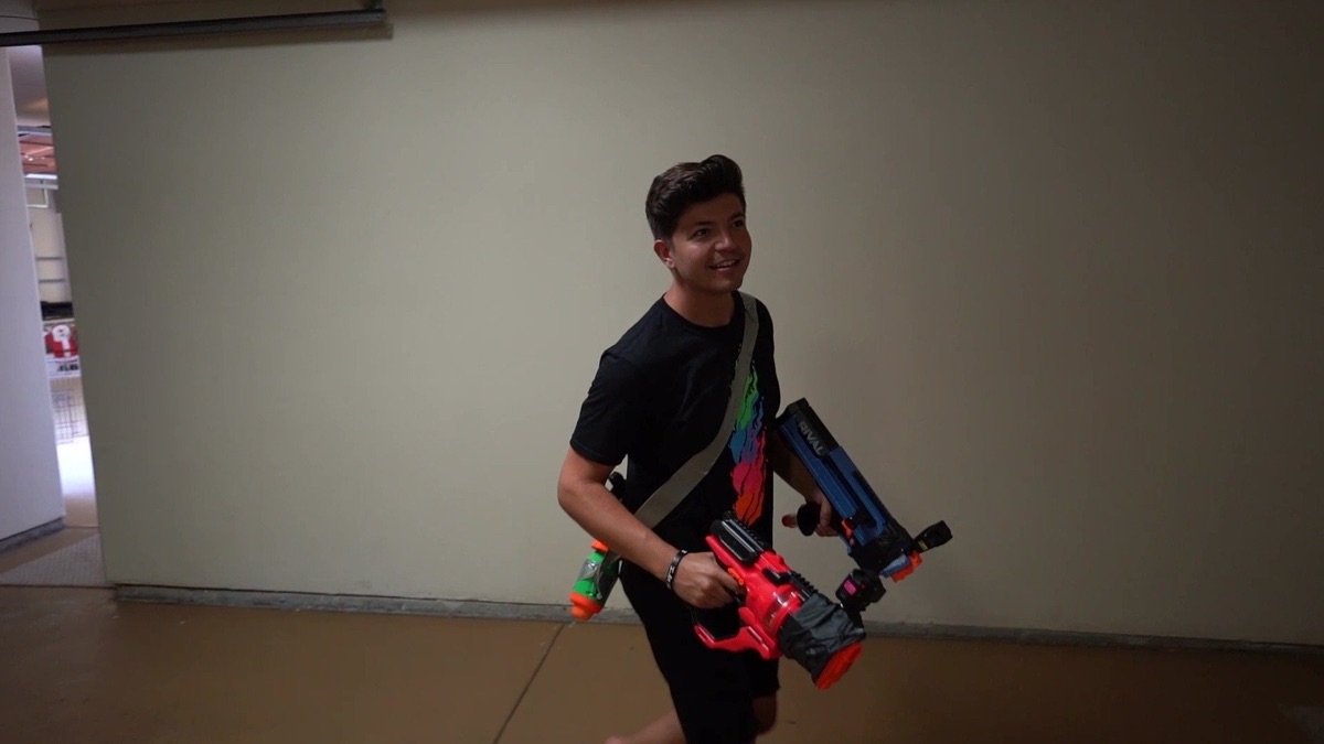 ‎Extreme One Color NERF Hide and Seek vs FaZe Rug! - Challenge; Extreme ...