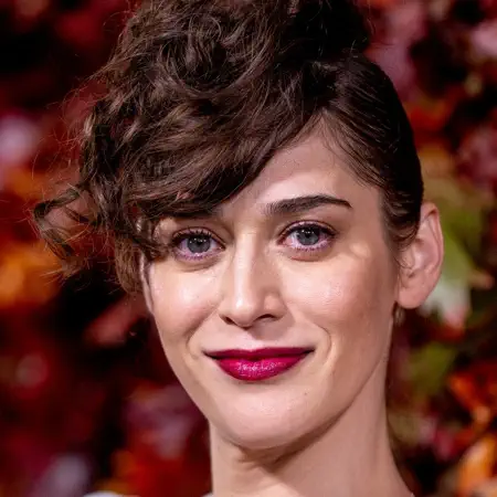 Lizzy Caplan