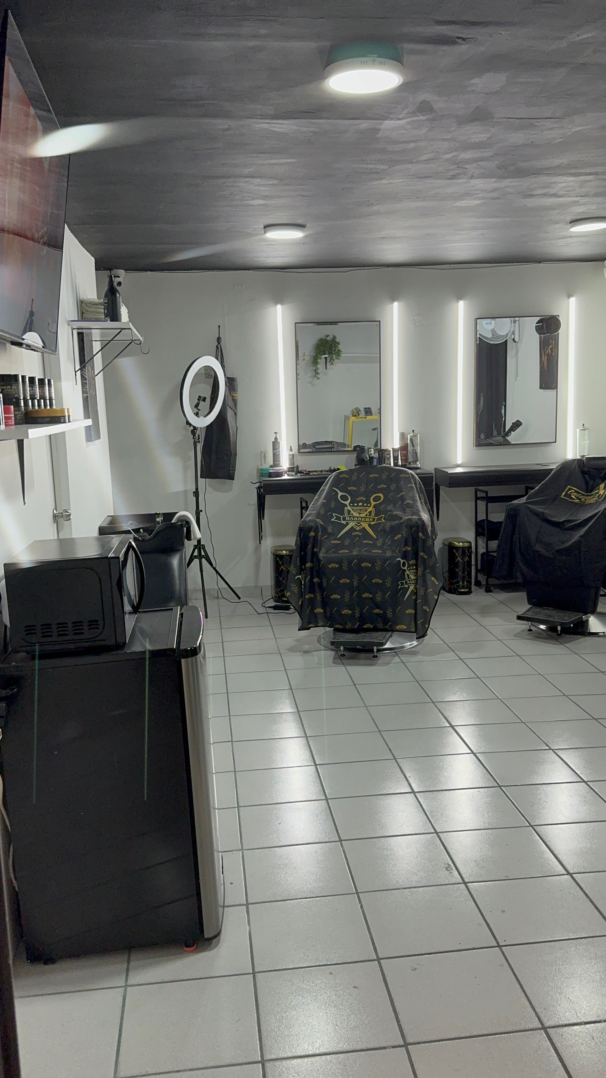 CALDERAS BARBER SHOP
