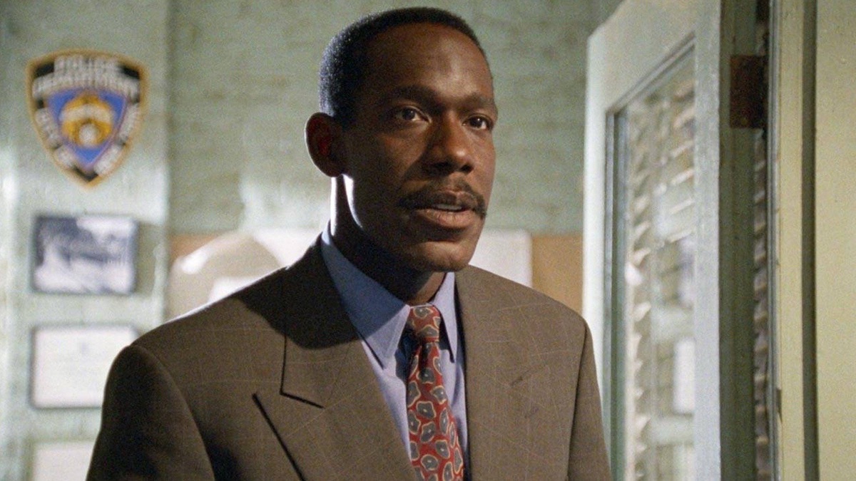 ‎Is Paris Burning? - NYPD BLUE (Series 4, Episode 21) - Apple TV (EG)