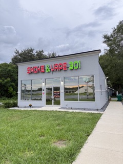 smoke and vape 301 Vuse Go How To Turn On Vuse GO Edition 01 How to Use a Vuse Vape: A  Step-by-Step Guide for Beginners HV main image 1