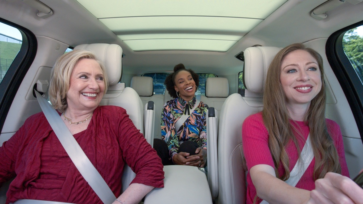 Watch Hillary Clinton, Chelsea Clinton & Amber Ruffin Carpool Karaoke(01)