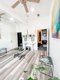 972 Salon & Luxury Suites