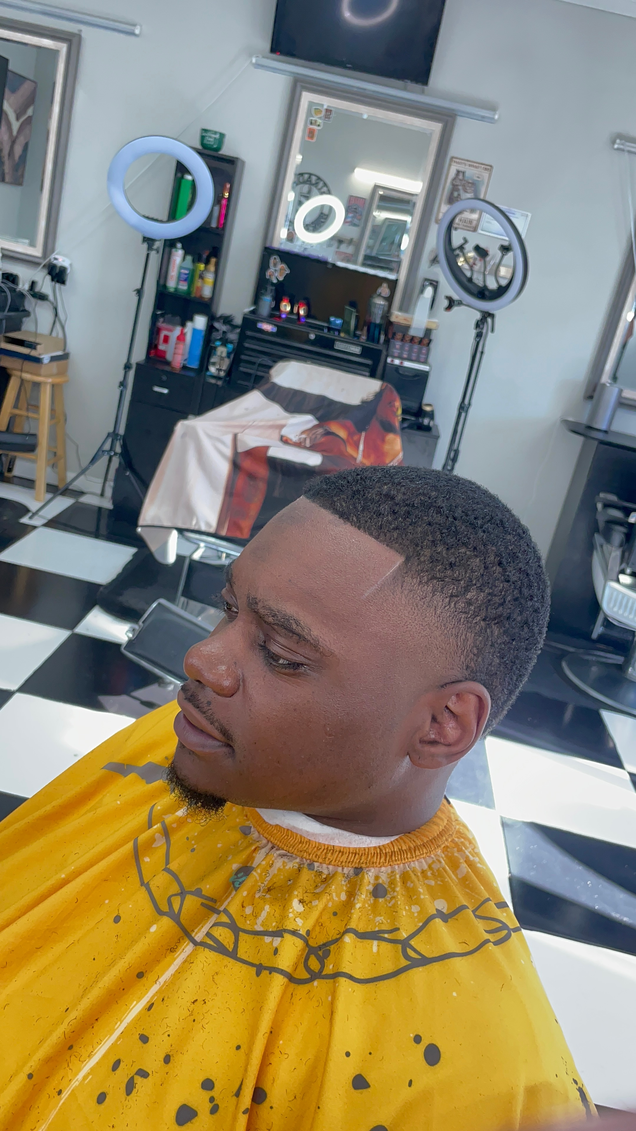 Estrada barber Salon