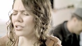 Video artwork for ¡Corre! by Jesse & Joy