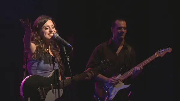 Monique Kessous — Levo a Minha Vida Assim