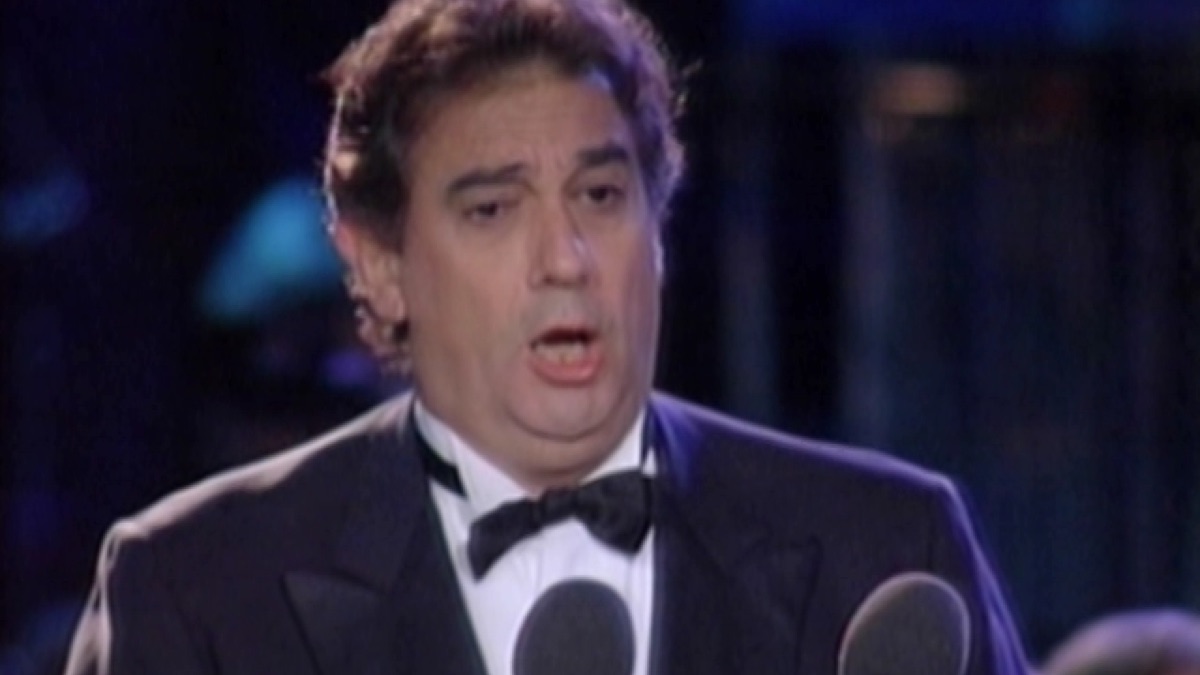 ‎Tosca: E lucevan le stelle - 普拉西多・多明哥, Richard Amstrong & 英國室內樂團的音樂影片 - Apple Music