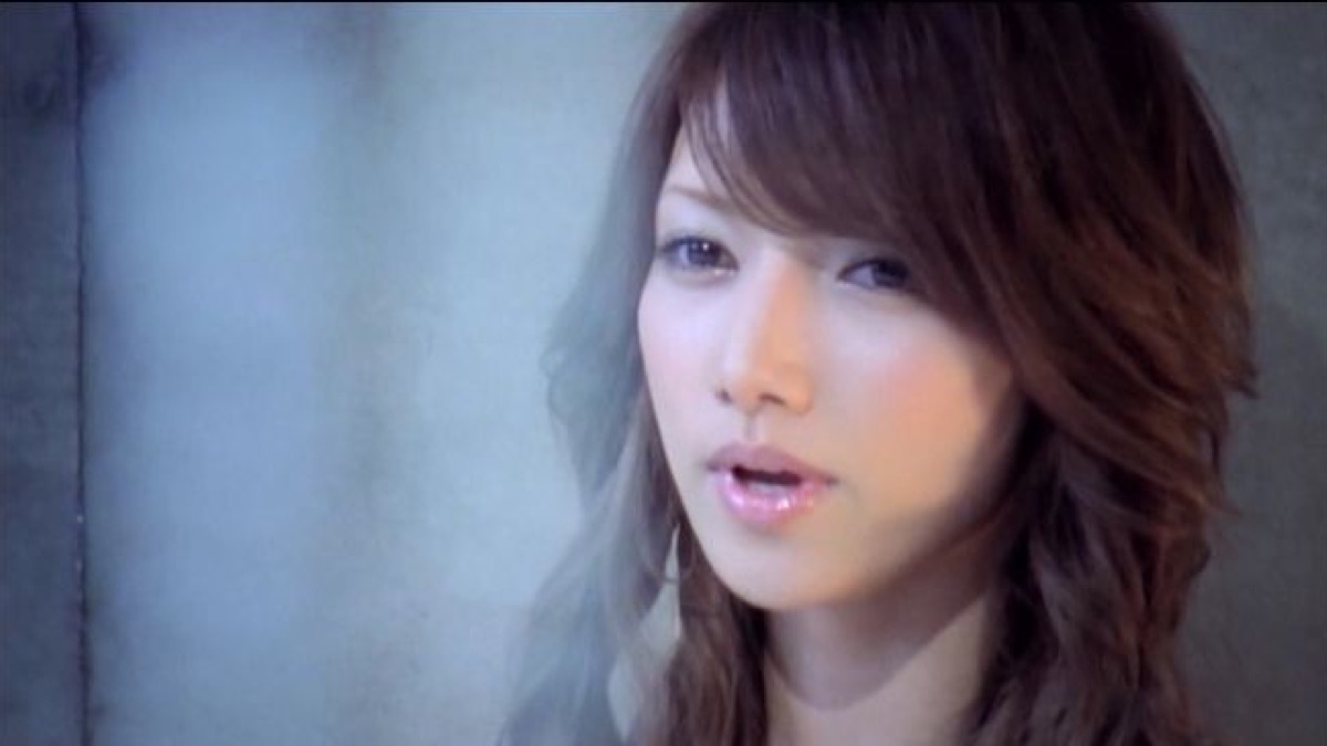 ‎TEAR DROPS with KG (feat. 後藤真希) - SWEET BLACK feat.MAKI GOTOのミュージックビデオ - Apple Music