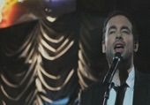 Video artwork for Y Si Te Quedas, Qué? by Santiago Cruz