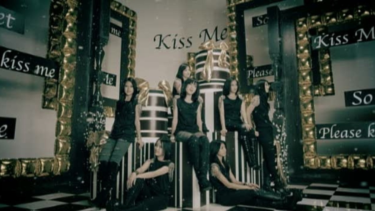 Kiss Me - Happinessのミュージックビデオ - Apple Music