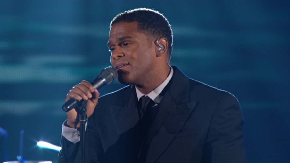 ‎Pretty Wings (Live At the 52nd Annual Grammy Awards) - Music Video by Maxwell - Apple Music