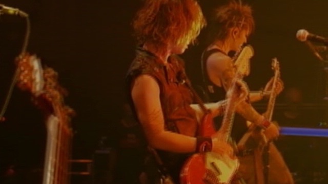 TROUBLE (VAMPS LIVE 2009) - VAMPSのミュージックビデオ - Apple Music