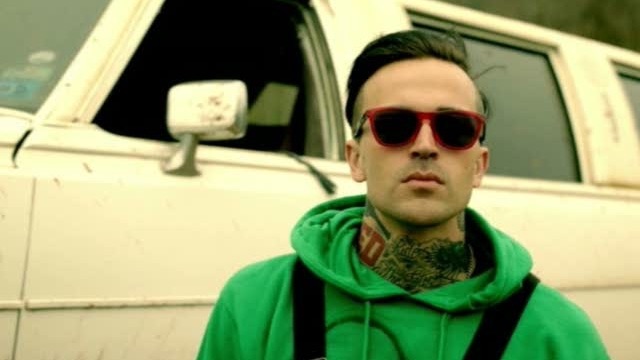 Let's Roll (feat. Kid Rock) - Music Video by Yelawolf - Apple Music