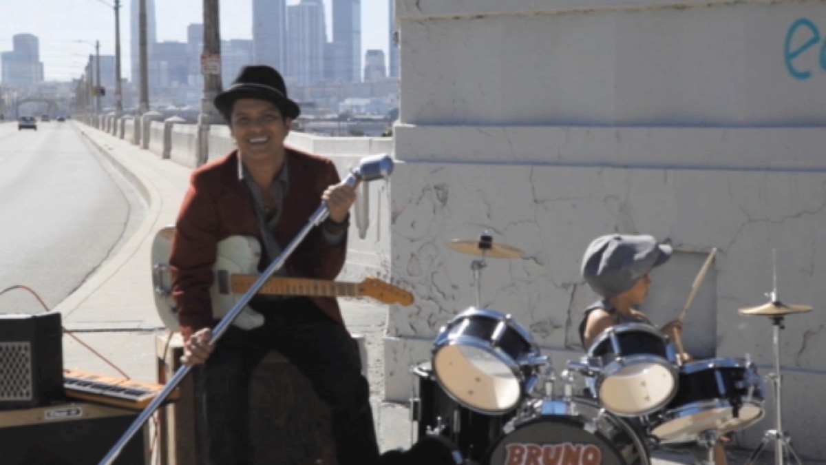 The Other Side (feat. Cee Lo Green & B.o.B) - Bruno Mars