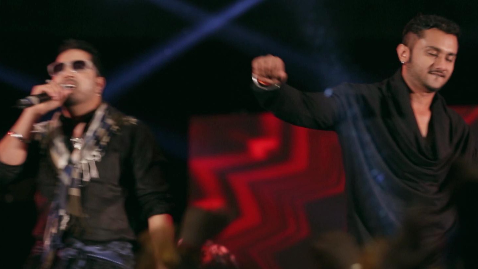Mast Kalander - Mika Singh & Yo Yo Honey Singh Adlı Sanatçının Video Klibi  - Apple Music