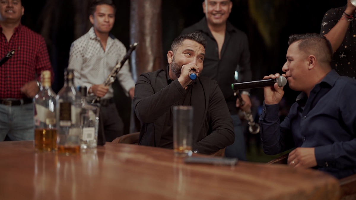 ‎El Viejo Joven (En Vivo) - Music Video by Charly Pérez - Apple Music