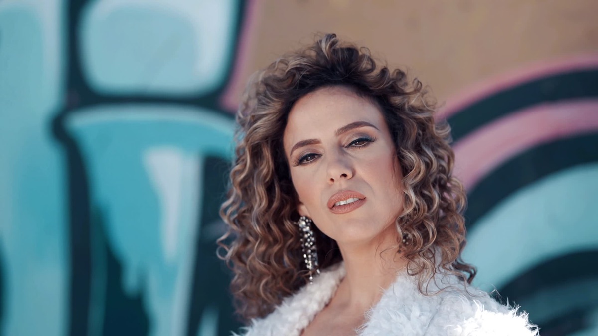 ‎Locura De Amor - Music Video by AnaBé - Apple Music