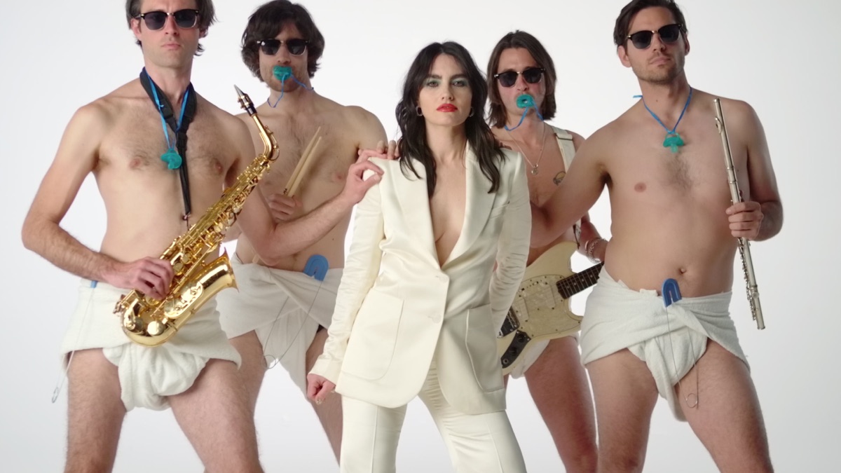 ‎Naive - Music Video by Isabella Manfredi & PRICIE - Apple Music